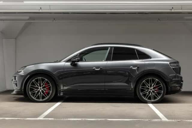 Porsche Macan (2025) thumbnail 2