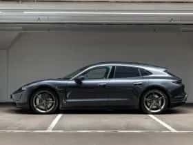 Porsche Taycan (2022) thumbnail 2