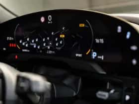 Porsche Taycan (2022) thumbnail 25