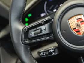 Porsche Taycan (2026) thumbnail 22