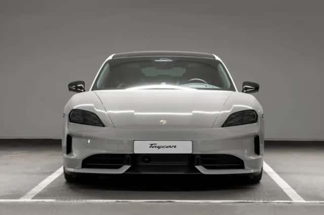 Porsche Taycan (2026) thumbnail 4