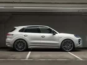 Porsche Cayenne (2026) thumbnail 6