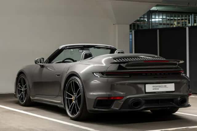 Porsche 911 (2023) thumbnail 3