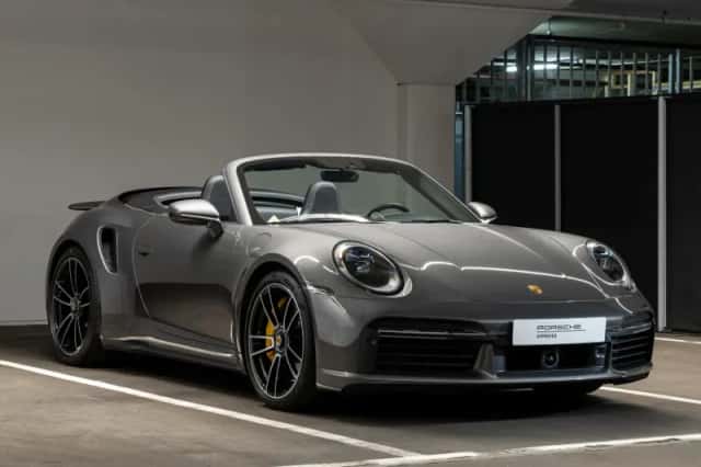 Porsche 911 (2023) thumbnail 5