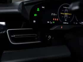 Porsche Taycan (2023) thumbnail 28