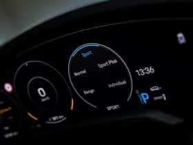 Porsche Taycan (2023) thumbnail 31