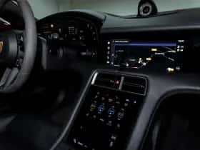 Porsche Taycan (2023) thumbnail 33