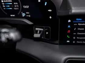 Porsche Taycan (2023) thumbnail 38