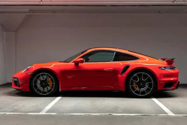 Porsche 911 (2021) thumbnail 2