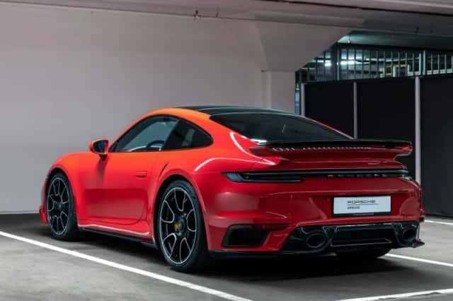 Porsche 911 (2021) thumbnail 3