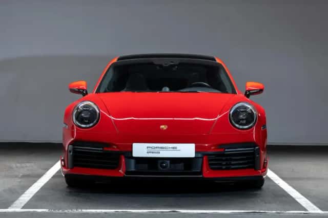 Porsche 911 (2021) thumbnail 4