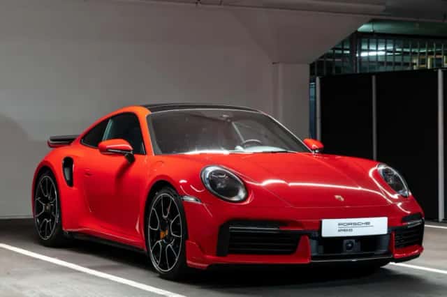 Porsche 911 (2021) thumbnail 5