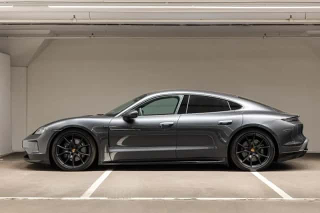 Porsche Taycan (2025) thumbnail 2