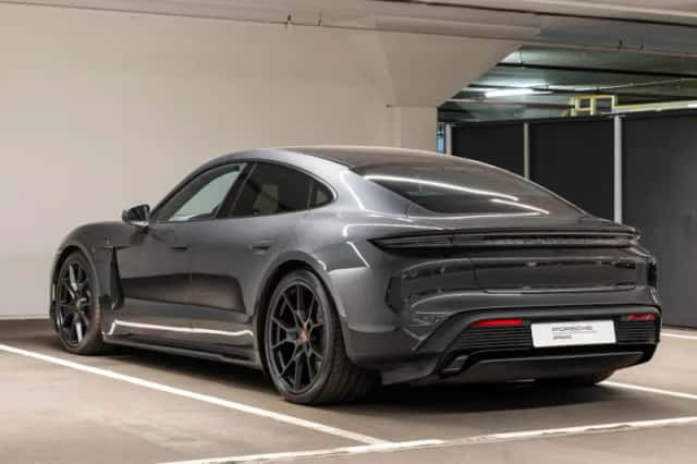 Porsche Taycan (2025) thumbnail 3