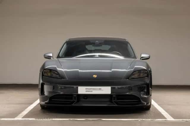 Porsche Taycan (2025) thumbnail 4