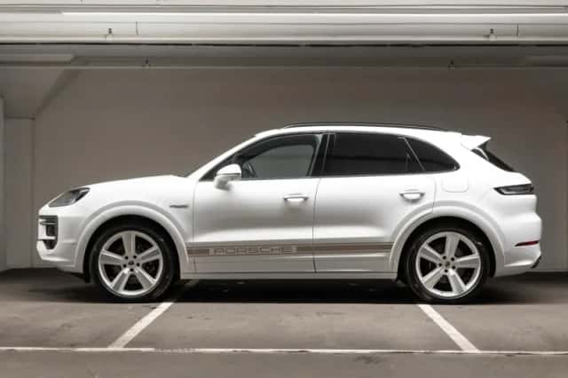Porsche Cayenne (2025) thumbnail 2