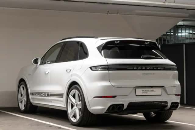 Porsche Cayenne (2025) thumbnail 3