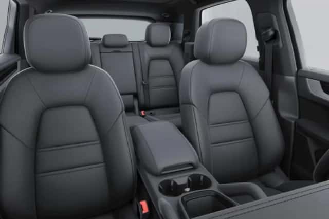 Porsche Cayenne (2025) thumbnail 3