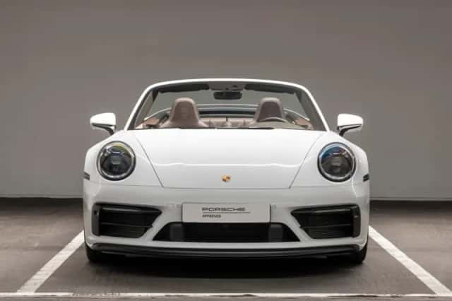 Porsche 911 (2023) thumbnail 4