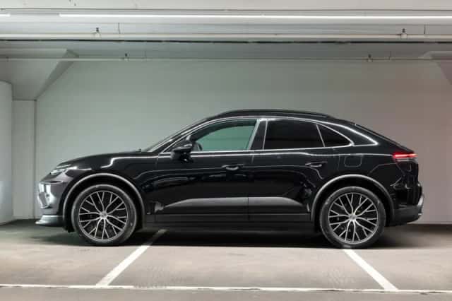 Porsche Macan (2025) thumbnail 2