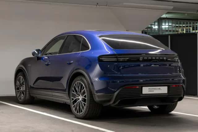 Porsche Macan (2024) thumbnail 3