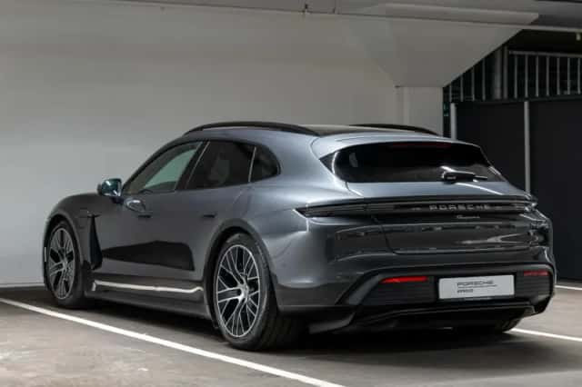 Porsche Taycan (2025) thumbnail 3