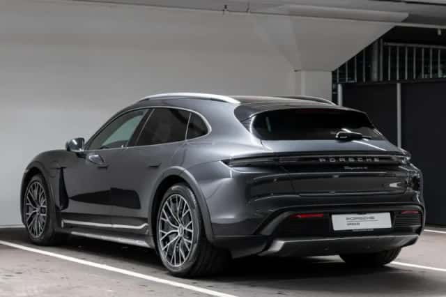 Porsche Taycan (2023) thumbnail 3