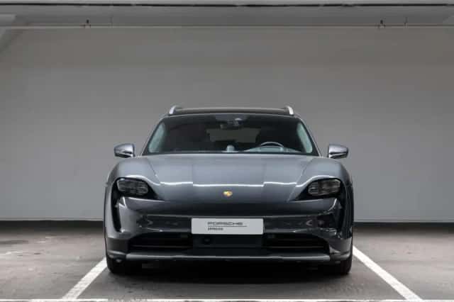 Porsche Taycan (2023) thumbnail 4