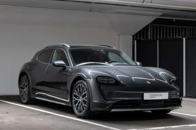 Porsche Taycan (2023) thumbnail 5