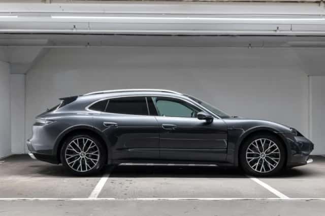 Porsche Taycan (2023) thumbnail 6