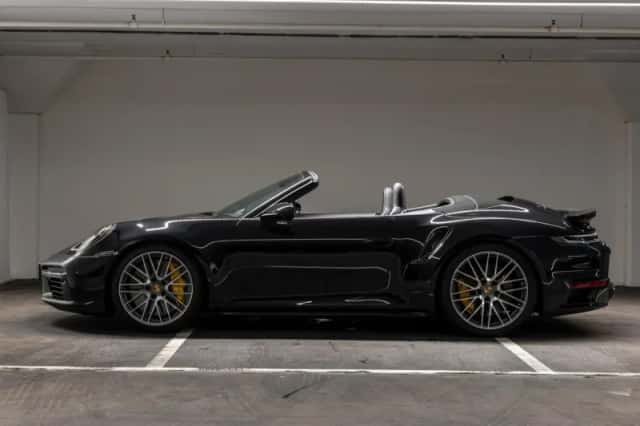 Porsche 911 (2023) thumbnail 3