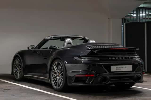 Porsche 911 (2023) thumbnail 4