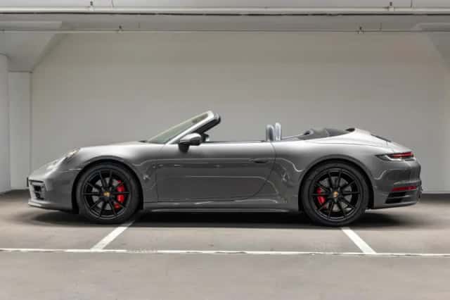 Porsche 911 (2020) thumbnail 2