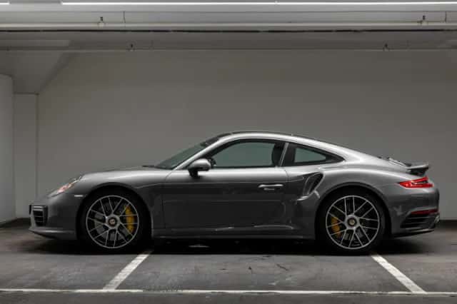 Porsche 911 (2016) thumbnail 2