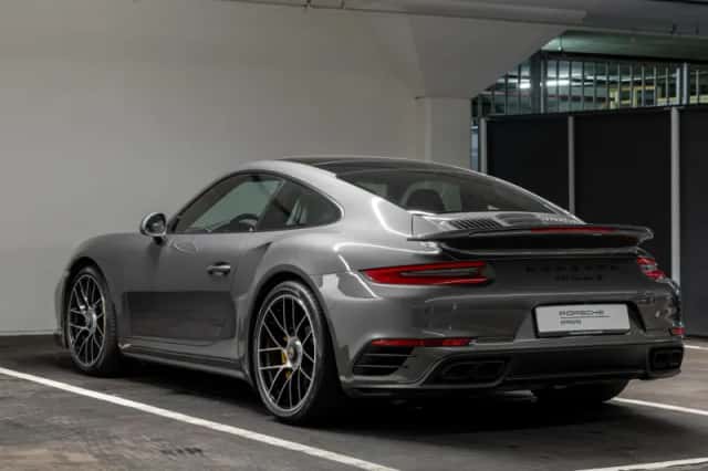 Porsche 911 (2016) thumbnail 3