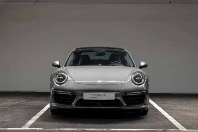 Porsche 911 (2016) thumbnail 4