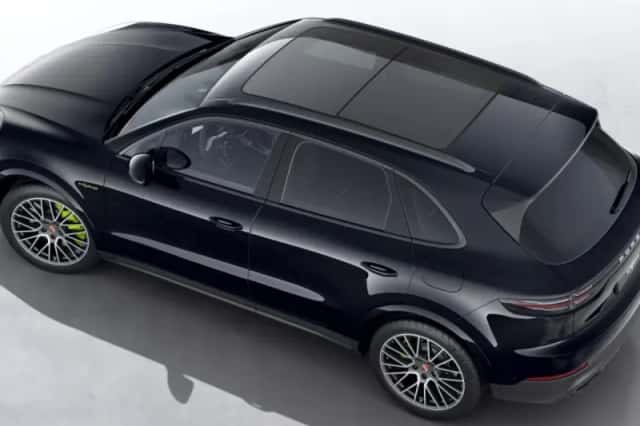 Porsche Cayenne (2022) thumbnail 2
