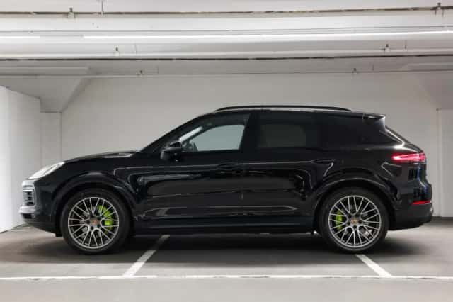 Porsche Cayenne (2022) thumbnail 2