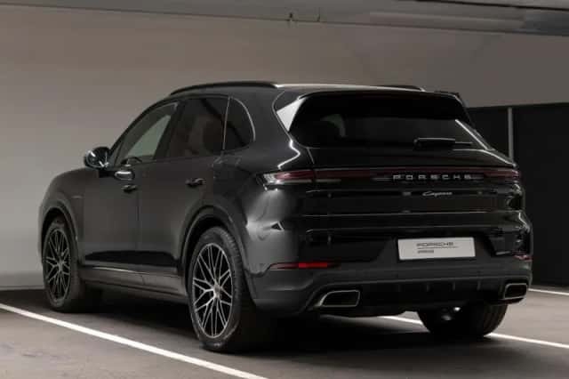 Porsche Cayenne (2025) thumbnail 3