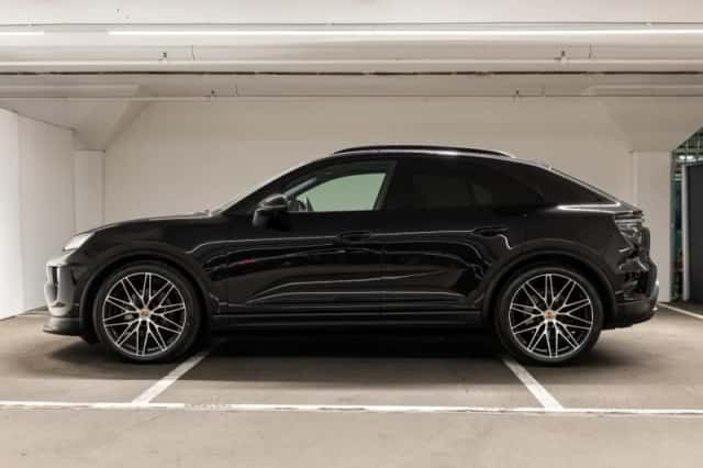 Porsche Macan (2024) thumbnail 2
