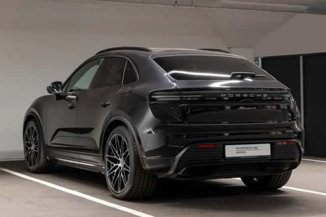 Porsche Macan (2024) thumbnail 3