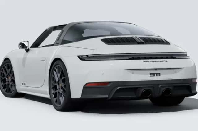 Porsche 911 (2025) thumbnail 2