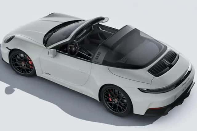 Porsche 911 (2025) thumbnail 3