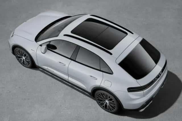 Porsche Macan (2025) thumbnail 3