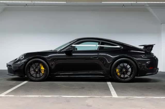 Porsche 911 (2024) thumbnail 2