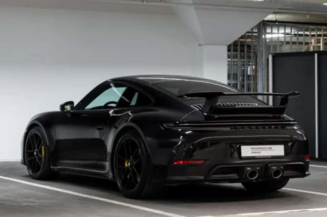Porsche 911 (2024) thumbnail 3