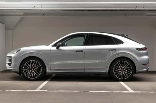 Porsche Cayenne (2024) thumbnail 2