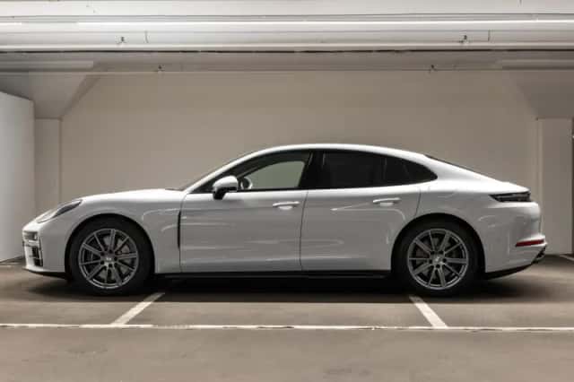 Porsche Panamera (2024) thumbnail 2