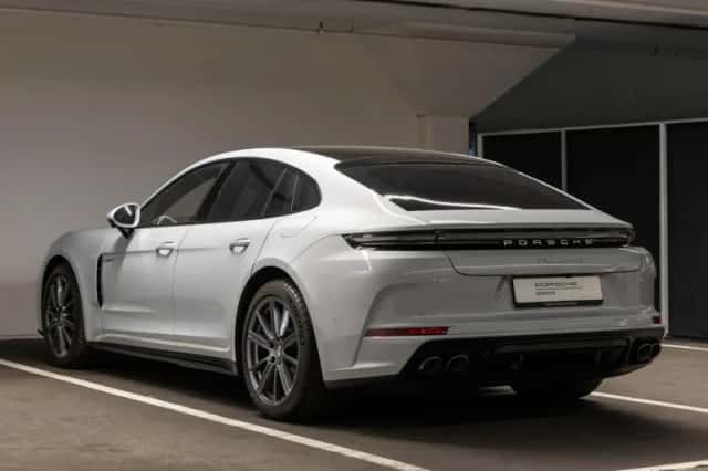 Porsche Panamera (2024) thumbnail 3