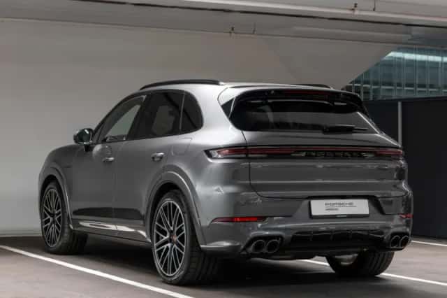 Porsche Cayenne (2026) thumbnail 3